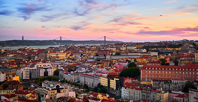 Lisbon_(36831596786)_(cropped).jpg